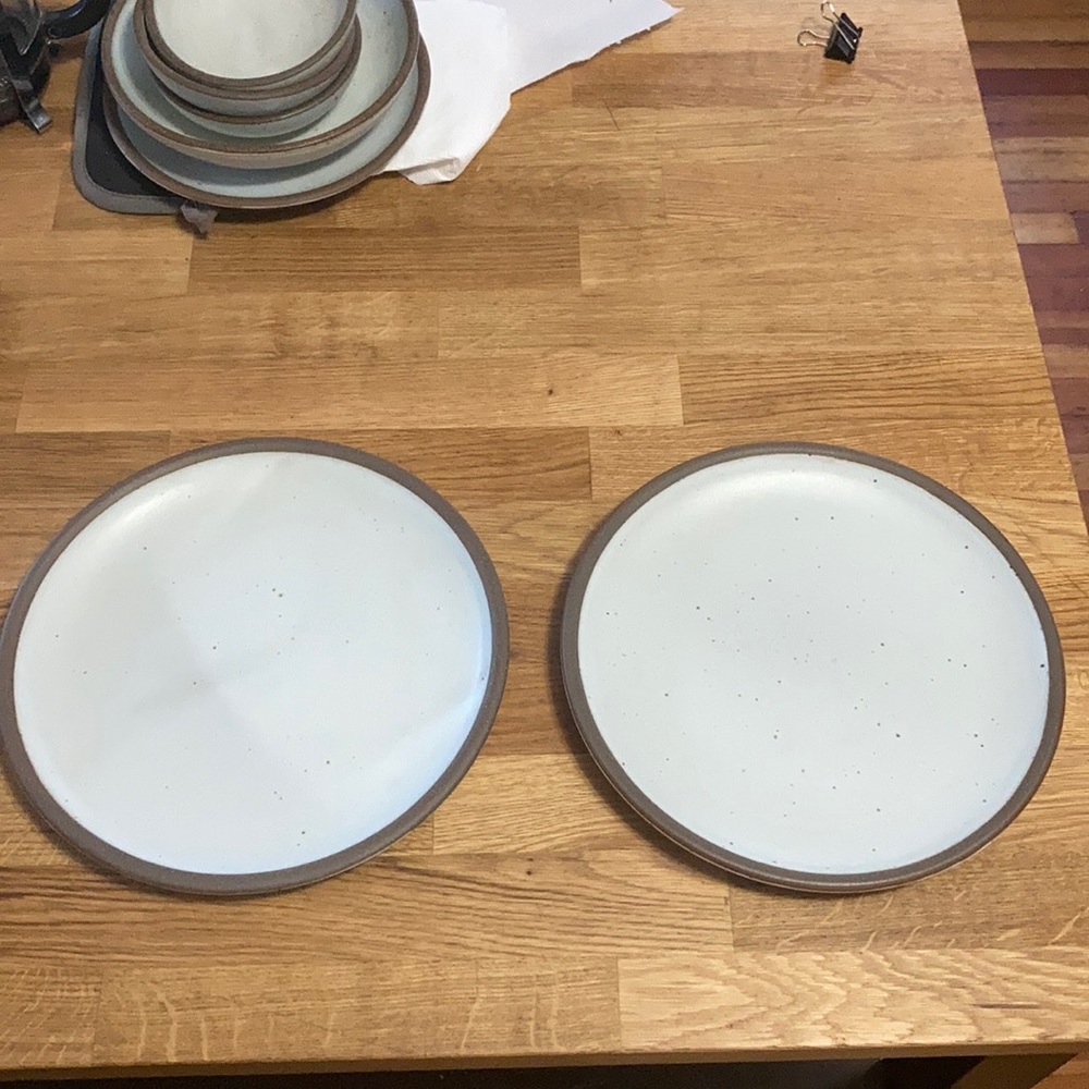 ONE east fork pottery old eggshell dinner plate
